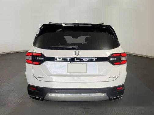Platinum White Pearl 2026 Honda Pilot Elite