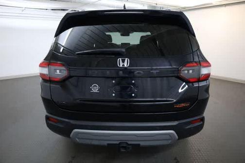 Crystal Black Pearl 2023 Honda Pilot TrailSport