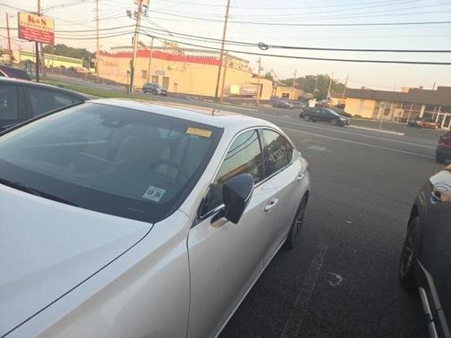 2022 Lexus ES 350 Base
