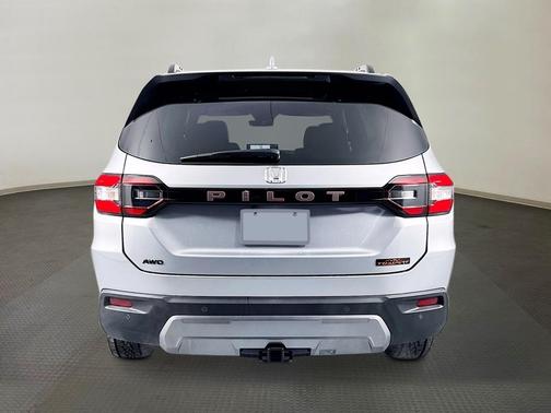 Solar Silver Metallic 2026 Honda Pilot TrailSport
