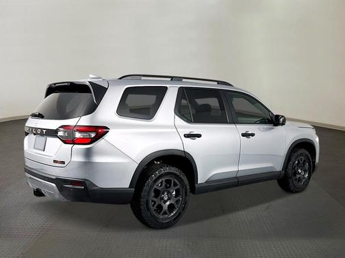 Solar Silver Metallic 2026 Honda Pilot TrailSport