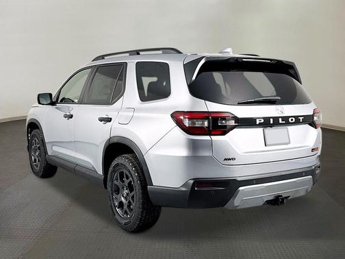 Solar Silver Metallic 2026 Honda Pilot TrailSport