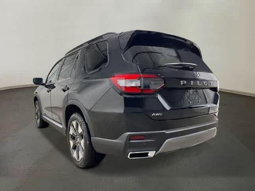 Crystal Black Pearl 2026 Honda Pilot Touring