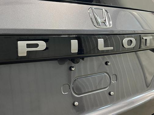 Modern Steel Metallic 2026 Honda Pilot EX-L