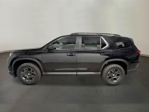 Crystal Black Pearl 2026 Honda Pilot TrailSport