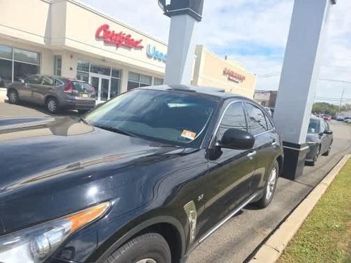 2017 INFINITI QX70 Base
