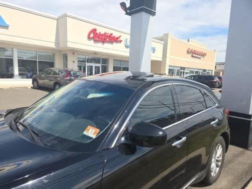 2017 INFINITI QX70 Base