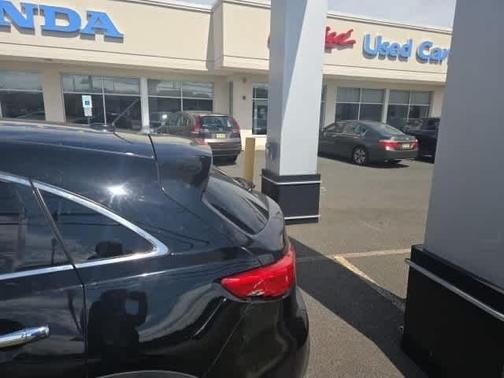 2017 INFINITI QX70 Base