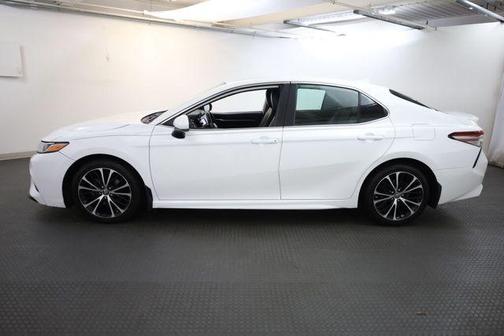 White 2019 Toyota Camry SE