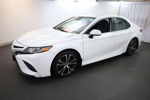 White 2019 Toyota Camry SE