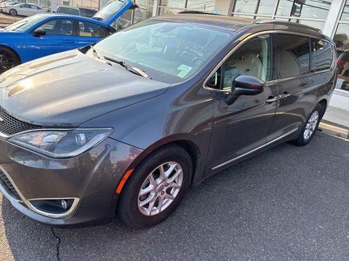 Granite Crystal Clearcoat Metallic 2020 Chrysler Pacifica Touring-L