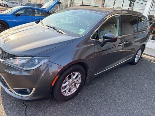 Granite Crystal Clearcoat Metallic 2020 Chrysler Pacifica Touring-L