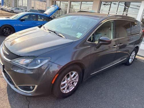 Granite Crystal Clearcoat Metallic 2020 Chrysler Pacifica Touring-L