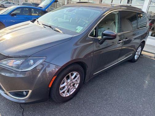 Granite Crystal Clearcoat Metallic 2020 Chrysler Pacifica Touring-L