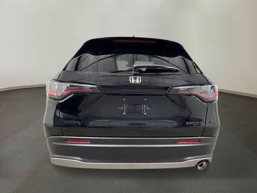 Crystal Black Pearl 2027 Honda HR-V Sport