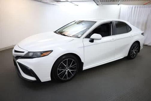 White 2022 Toyota Camry SE