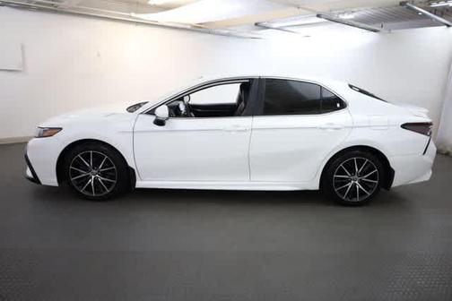 White 2022 Toyota Camry SE