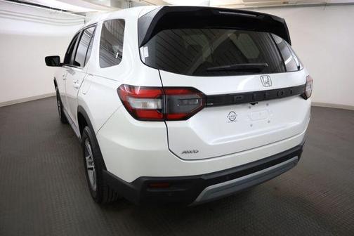 Platinum White Pearl 2023 Honda Pilot EX-L 8-Passenger