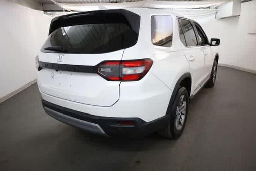 Platinum White Pearl 2023 Honda Pilot EX-L 8-Passenger
