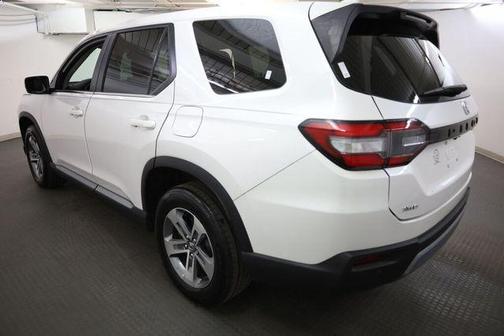 Platinum White Pearl 2023 Honda Pilot EX-L 8-Passenger