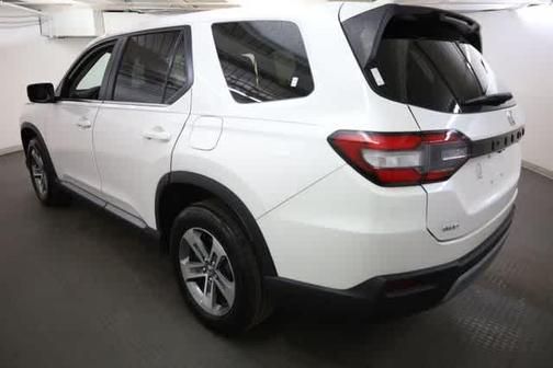 Platinum White Pearl 2023 Honda Pilot EX-L 8-Passenger