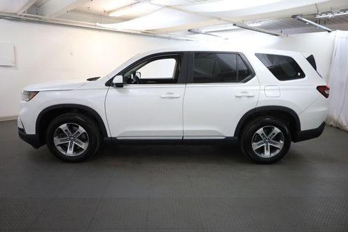 Platinum White Pearl 2023 Honda Pilot EX-L 8-Passenger