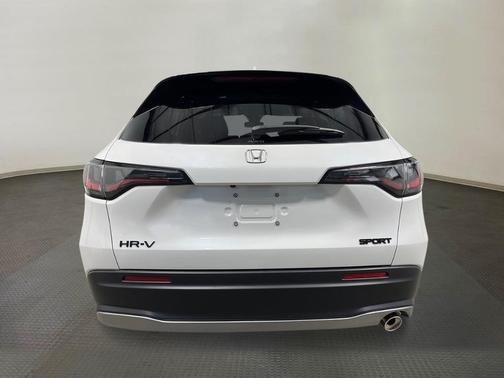 Platinum White Pearl 2026 Honda HR-V Sport