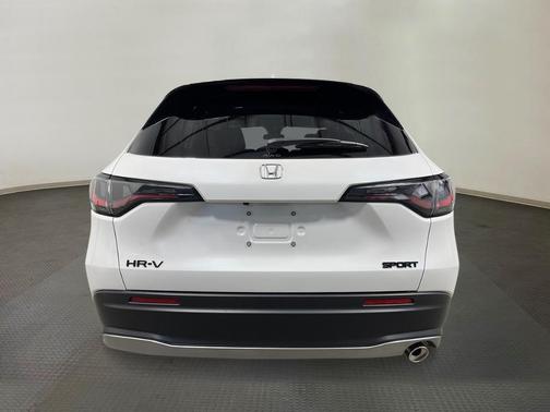 Platinum White Pearl 2026 Honda HR-V Sport