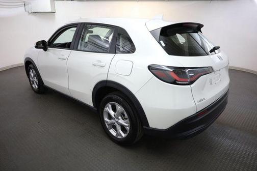 Platinum White Pearl 2024 Honda HR-V LX