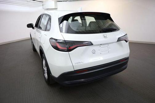 Platinum White Pearl 2024 Honda HR-V LX