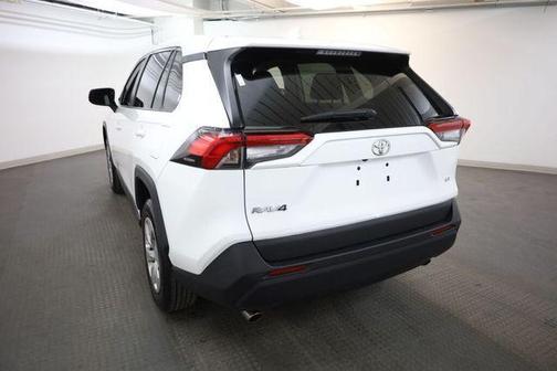 Ice 2023 Toyota RAV4 LE