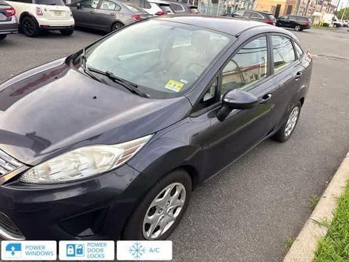 Ingot Silver Metallic 2012 Ford Fiesta SE