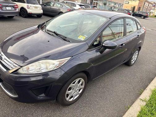 Ingot Silver Metallic 2012 Ford Fiesta SE