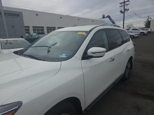 2020 Nissan Pathfinder SV