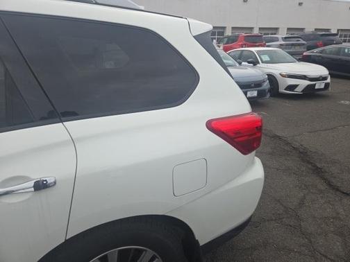 2020 Nissan Pathfinder SV