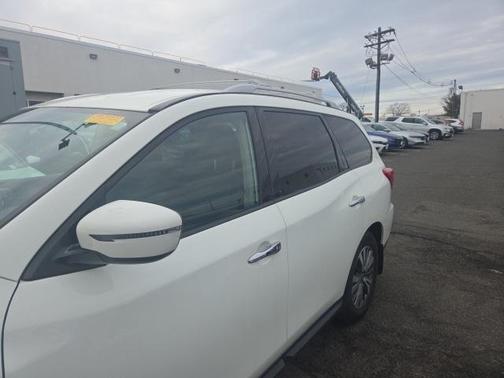 2020 Nissan Pathfinder SV