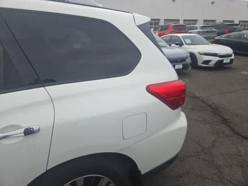 2020 Nissan Pathfinder SV