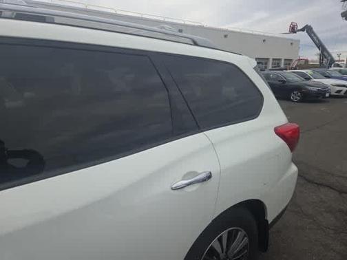 2020 Nissan Pathfinder SV