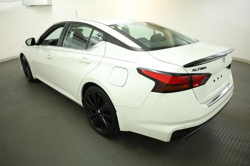 White 2022 Nissan Altima 2.5 SR