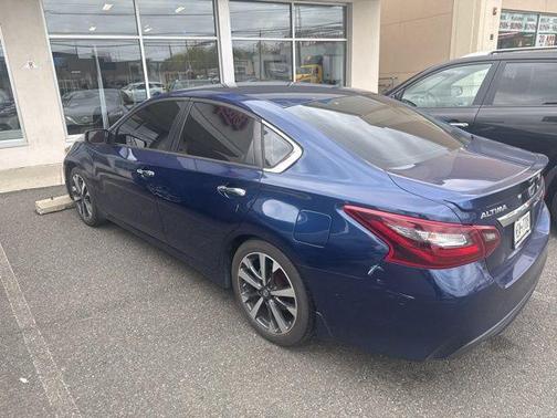 Gray 2017 Nissan Altima 2.5 SR