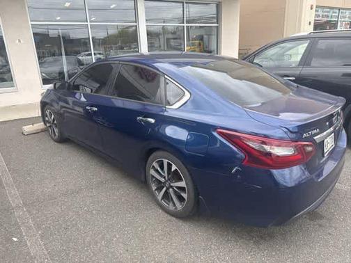 Gray 2017 Nissan Altima 2.5 SR