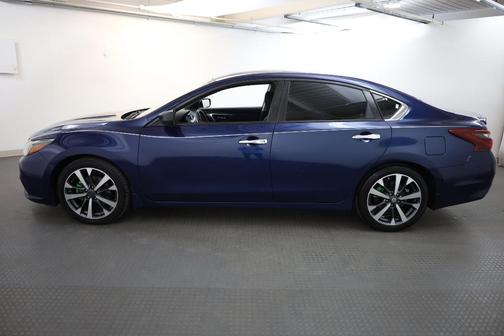 Gray 2017 Nissan Altima 2.5 SR