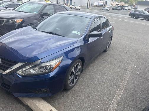 Gray 2017 Nissan Altima 2.5 SR