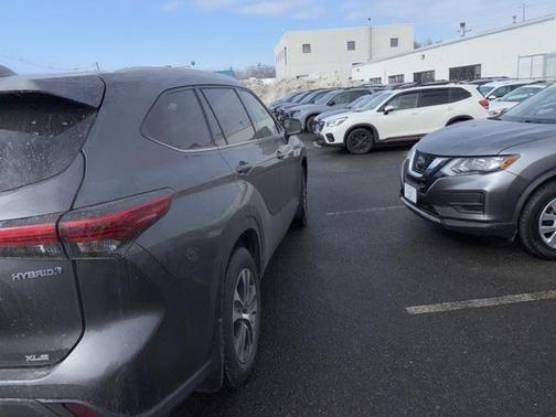 2022 Toyota Highlander Hybrid Hybrid XLE