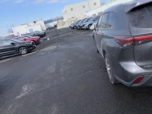 2022 Toyota Highlander Hybrid Hybrid XLE