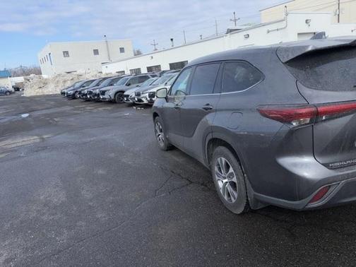 2022 Toyota Highlander Hybrid Hybrid XLE