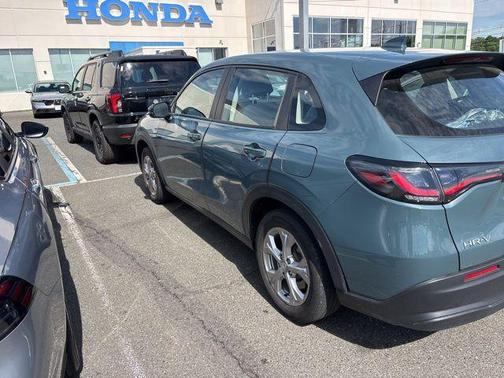 Pearl 2024 Honda HR-V LX