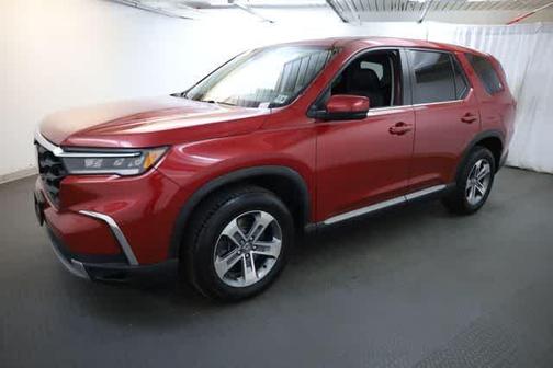 Radiant 2023 Honda Pilot EX-L 8-Passenger