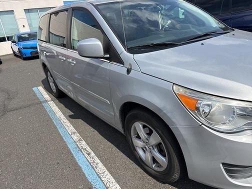 2010 Volkswagen Routan SE