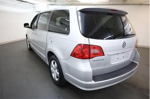2010 Volkswagen Routan SE